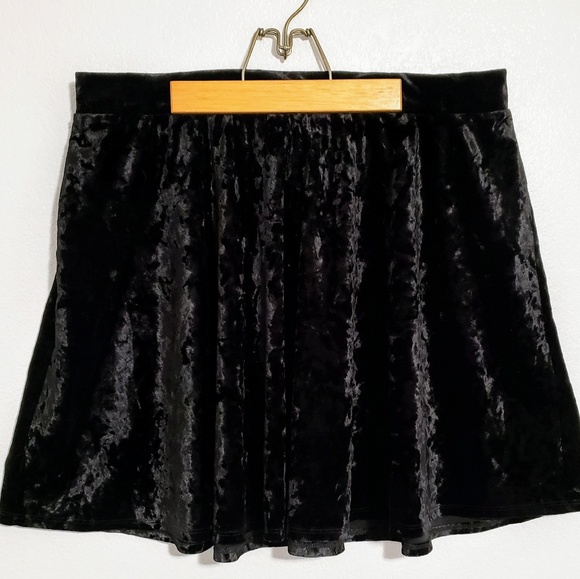 Forever 21 Dresses & Skirts - Black Velvet Short Skater Skirt